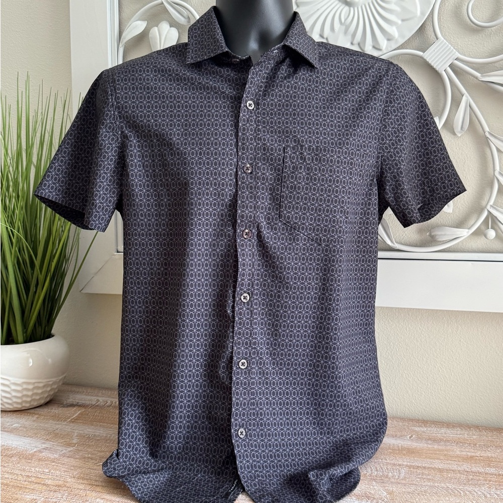 Tahari Men’s Sueded Slim Fit Men’s Short-Sleeved Shirt